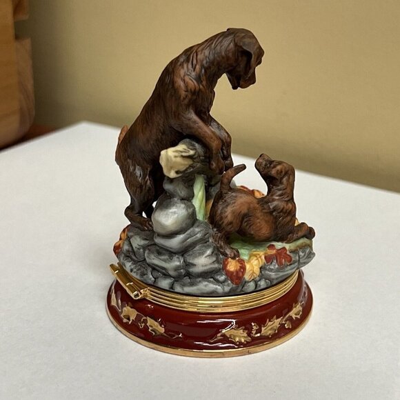 Fetching my Attention by Nigel Hemming The Franklin Mint Dogs Pill Trinket Box - Picture 5 of 10